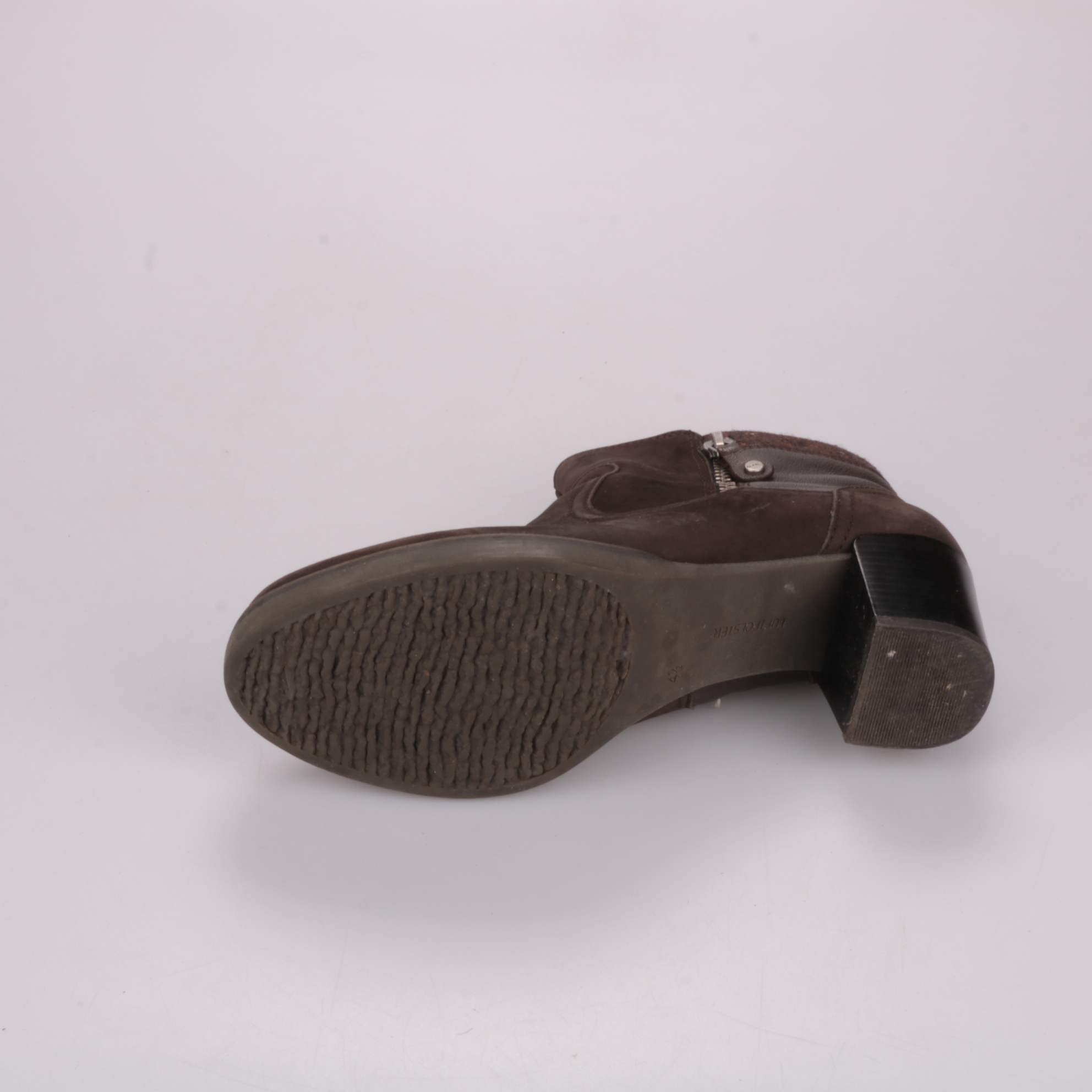 250120406-3